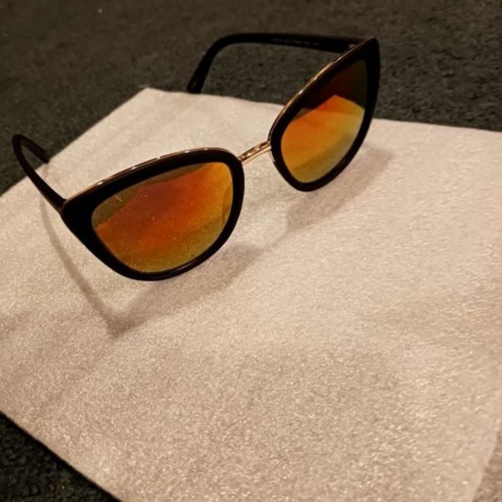 NWOT Cat Eye Sunglasses- Mirrored with case